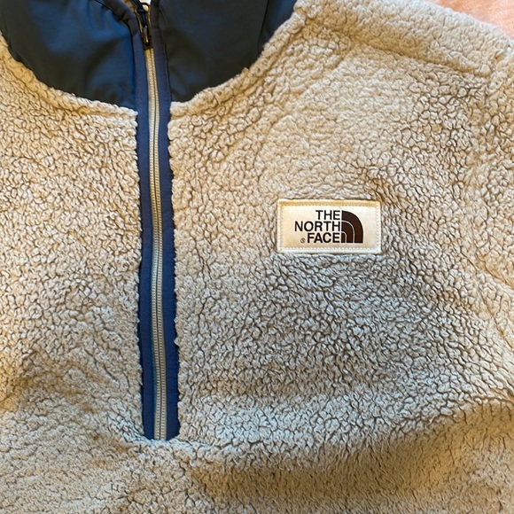 North Face Quarter-zip - Picture 3 of 6